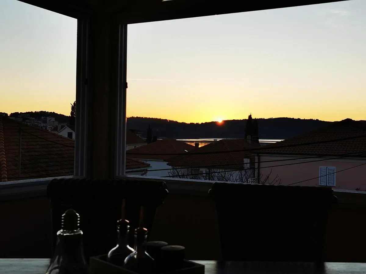 Villa Mala Vala #1 - Seeview - 80 Qm - 2 Sz - 4 Pers Trogir Croatia